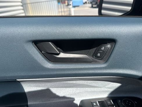 Used 2023 Ford Maverick XLT image 12