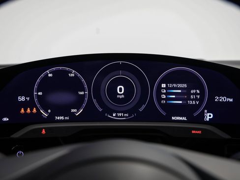 Used 2023 Porsche Taycan image 34