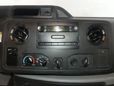 Used 2019 Ford E-450 and Econoline 450 Super Duty w/ Power Windows & Locks Group image 27