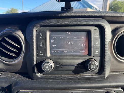 Used 2020 Jeep Wrangler Sport AWD/4WD image 15