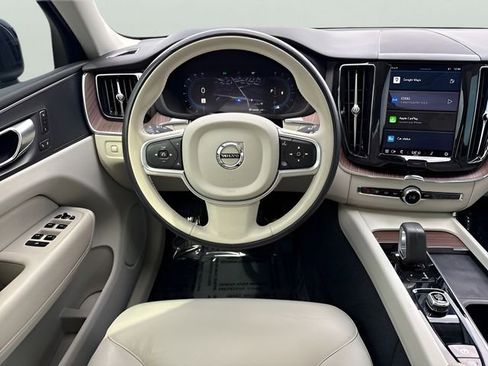 Used 2022 Volvo XC60 B5 Momentum AWD/4WD image 13