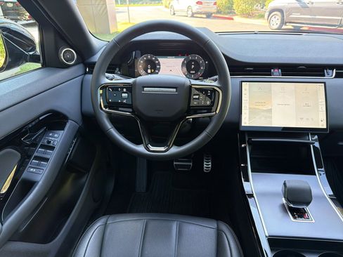 Used 2026 Land Rover Range Rover Evoque Dynamic SE AWD/4WD image 28