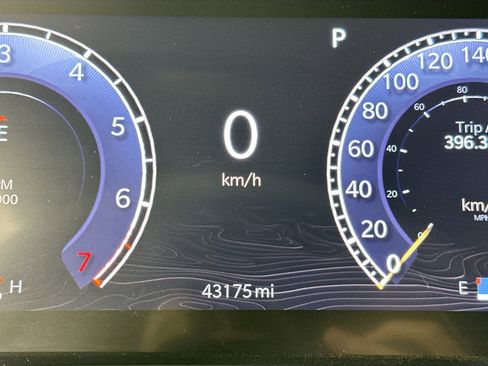 Used 2023 Jeep Grand Cherokee L Limited w/ Luxury Tech Group II image 12