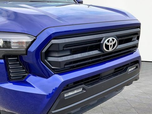 Used 2025 Toyota Tacoma SR5 AWD/4WD image 29