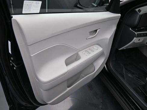 Certified 2025 Hyundai Kona SEL image 13