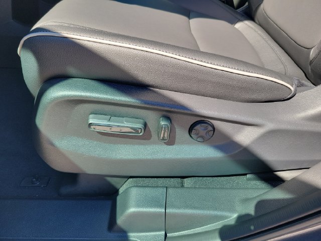 Certified 2026 Honda Odyssey Touring image 11