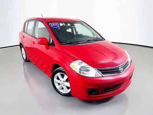 Used 2010 Nissan Versa Hatchback w/ Premium Pkg FWD image 2