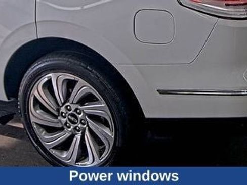 Used 2022 Lincoln Navigator Reserve image 21