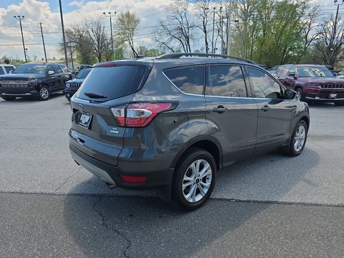 Used 2018 Ford Escape SE w/ Ford Safe & Smart Package FWD image 5