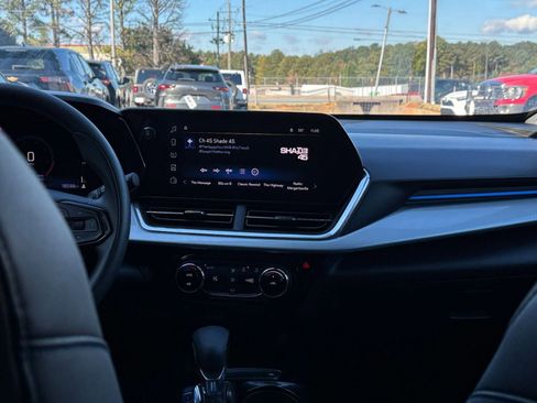 Used 2025 Chevrolet Trax LT image 18