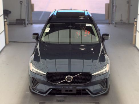 Used 2024 Volvo XC60 B5 Plus w/ Protection Package Premier AWD/4WD image 17