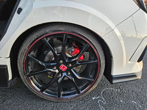 Used 2018 Honda Civic Type R image 11