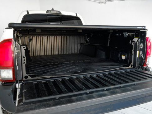 Used 2018 Toyota Tacoma TRD Off-Road w/ Technology Package AWD/4WD image 63