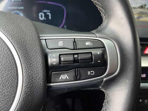 Used 2025 Kia Sportage EX FWD image 25