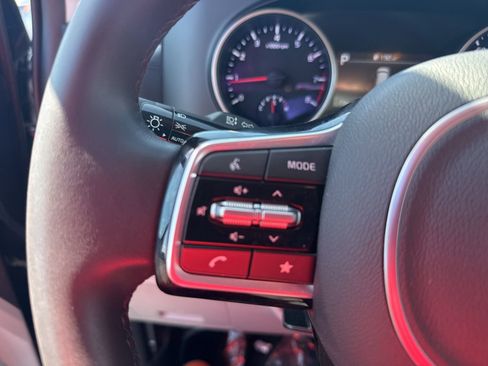 Used 2024 Kia Carnival LX image 17