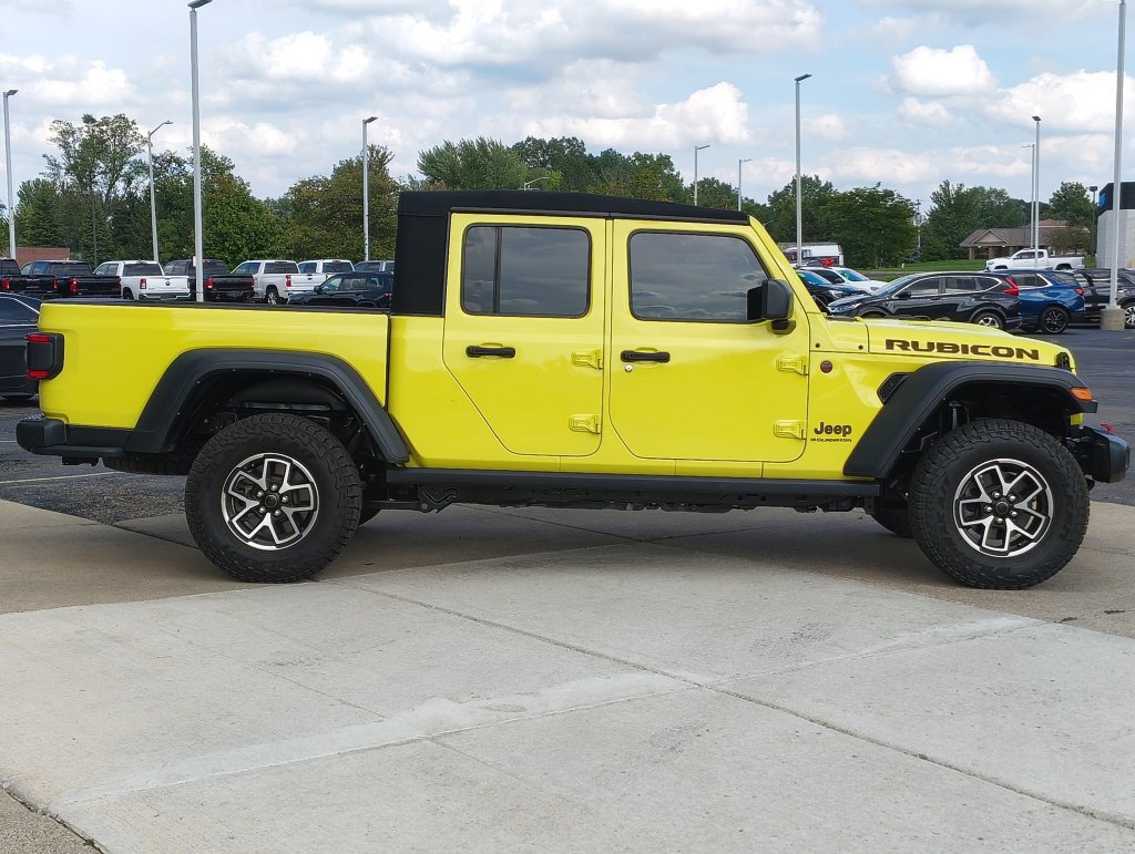 Used 2024 Jeep Gladiator Rubicon w/ Technology Group AWD/4WD image 27