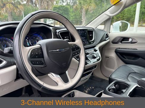Used 2018 Chrysler Pacifica Limited w/ Advanced Safetytec Group FWD image 8