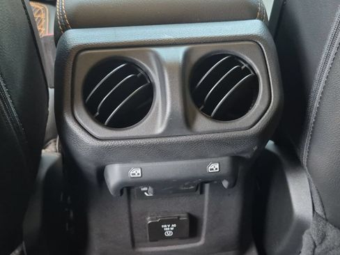 Used 2021 Jeep Wrangler Unlimited Sahara AWD/4WD image 28