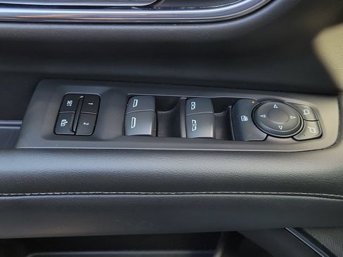 Used 2023 Chevrolet Suburban LT RWD image 16