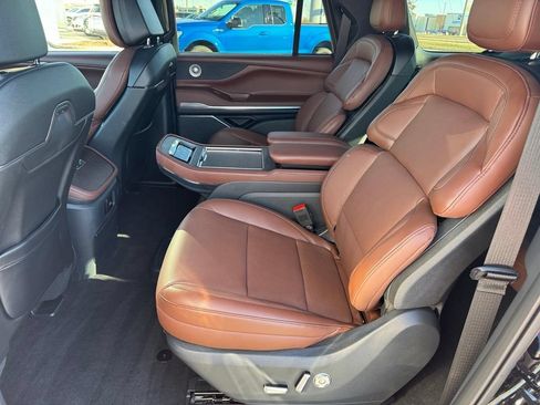 Certified 2025 Lincoln Navigator L Reserve AWD/4WD image 9