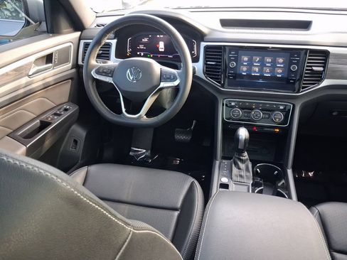 Certified 2023 Volkswagen Atlas Cross Sport SE w/ Panoramic Sunroof Package FWD image 10
