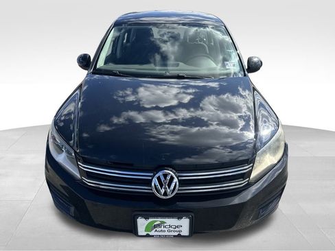 Used 2017 Volkswagen Tiguan S image 2