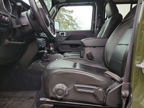 Used 2022 Jeep Wrangler Unlimited Sahara w/ Cold Weather Group image 16