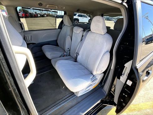 Used 2011 Toyota Sienna LE image 20
