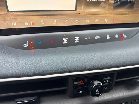 New 2026 Nissan Leaf Platinum+ w/ Cargo Package (Platinum+) image 18