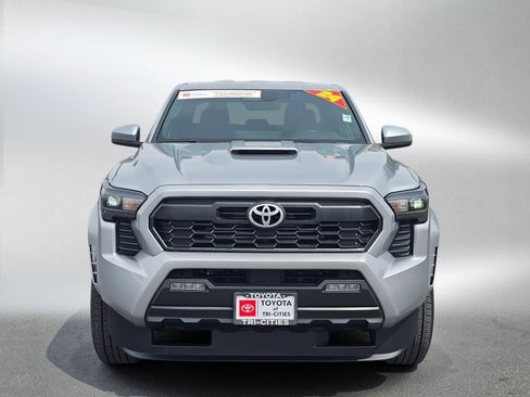 Used 2024 Toyota Tacoma TRD Sport AWD/4WD image 8