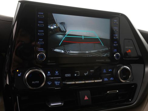 Used 2022 Toyota Highlander XLE image 21