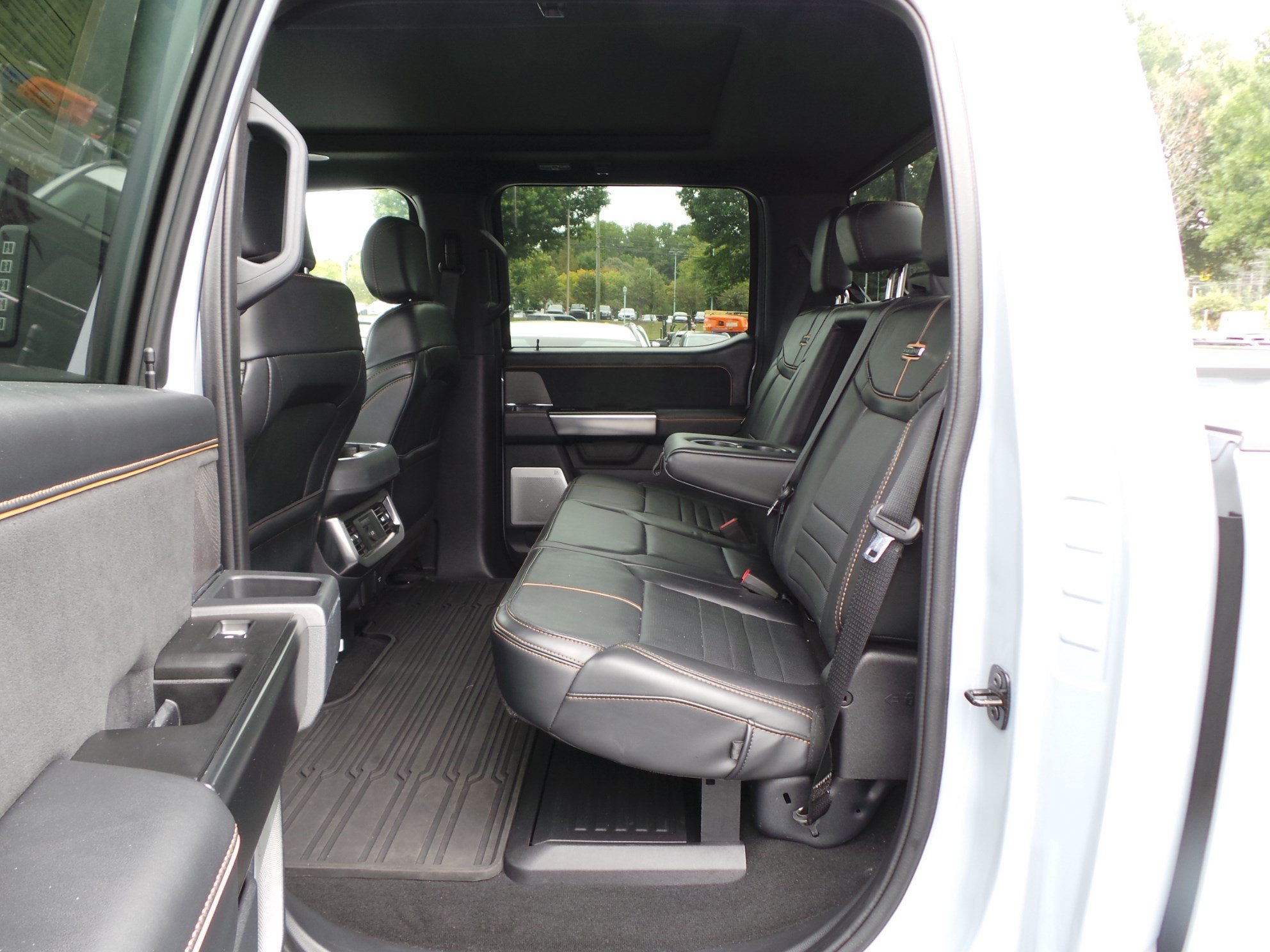 Used 2024 Ford F250 Platinum w/ FX4 Off-Road Package AWD/4WD image 19