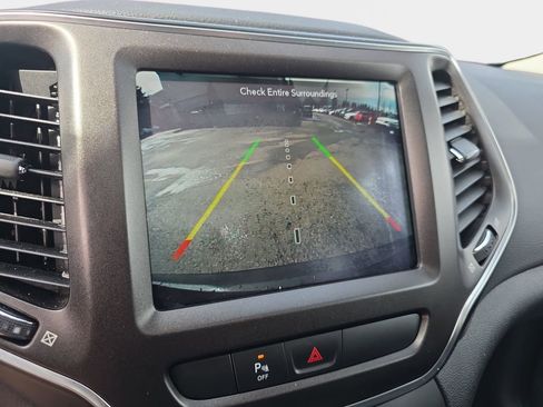 Used 2020 Jeep Cherokee Trailhawk w/ Comfort/Convenience Group image 27