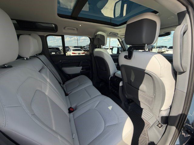 Certified 2026 Land Rover Defender 110 X-Dynamic SE AWD/4WD image 17