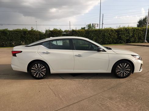 Used 2025 Nissan Altima 2.5 SV FWD image 4