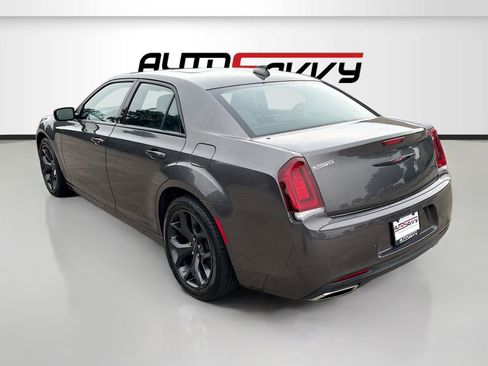 Used 2023 Chrysler 300 S w/ Comfort Group RWD image 5