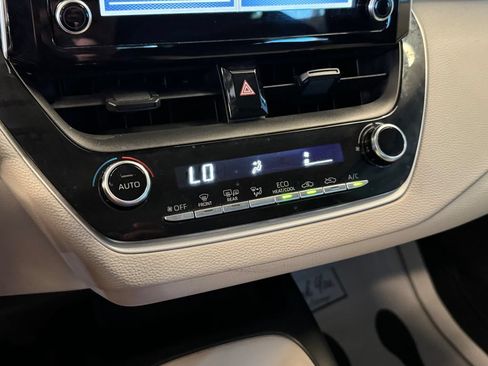 Used 2020 Toyota Corolla LE w/ Carpet Mat Package (TMS) FWD image 15