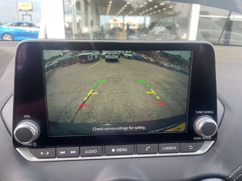 Used 2025 Nissan Sentra SV FWD image 20