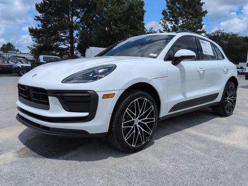 Used 2024 Porsche Macan AWD/4WD image 8