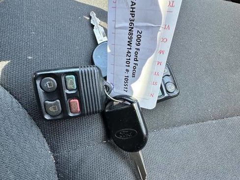 Used 2009 Ford Focus SES FWD image 46