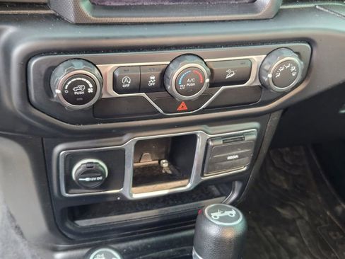 Used 2019 Jeep Wrangler Sport image 16