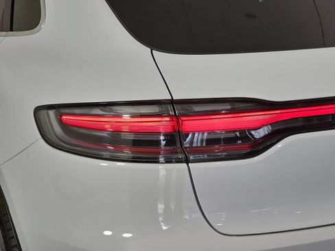 Used 2021 Porsche Macan Turbo AWD/4WD image 30