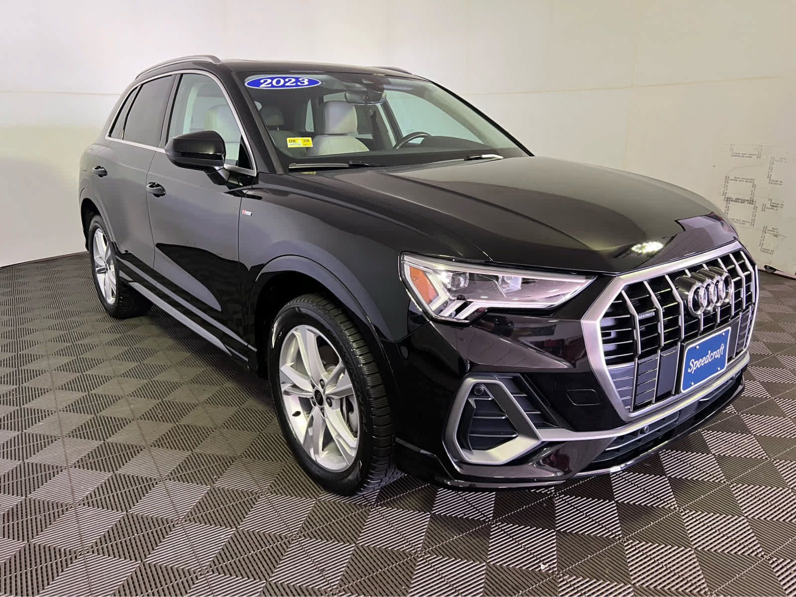 Used 2023 Audi Q3 2.0T Premium Plus w/ Premium Plus Package AWD/4WD image 1