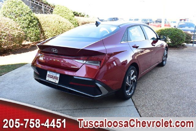Used 2025 Hyundai Elantra Limited FWD image 11