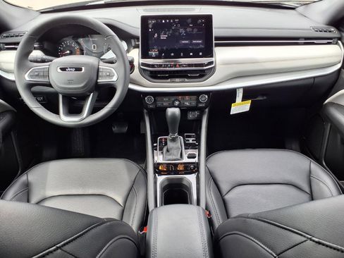 Used 2026 Jeep Compass Limited image 9