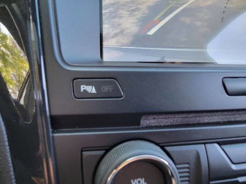 Used 2018 Ford Explorer XLT w/ Equipment Group 202A image 35