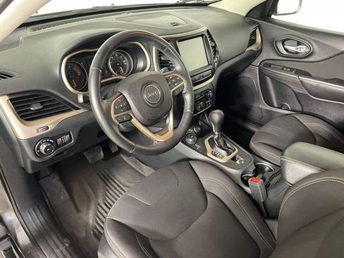 Used 2016 Jeep Cherokee Latitude w/ Safety/Convenience Group AWD/4WD image 3