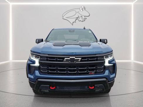 Used 2024 Chevrolet Silverado 1500 LT Trail Boss w/ Convenience Package II AWD/4WD image 2