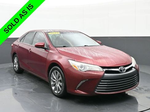 Used 2017 Toyota Camry XLE image 1