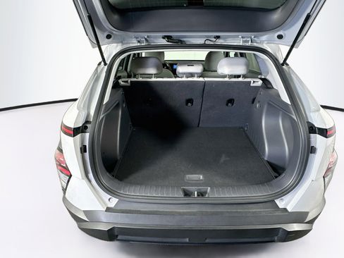 Used 2025 Hyundai Kona SEL AWD/4WD image 26